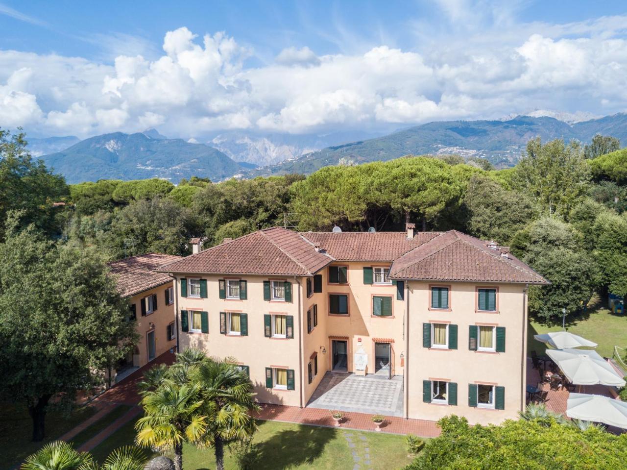 Hotel Cavalieri Del Mare Marina di Massa Extérieur photo